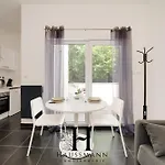 Calme Avec Terrasse Apartmán *