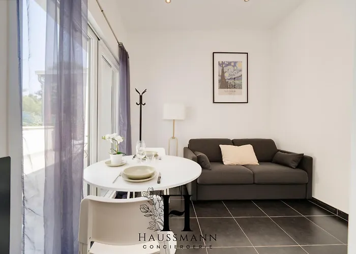 Calme Avec Terrasse Апартаменты *