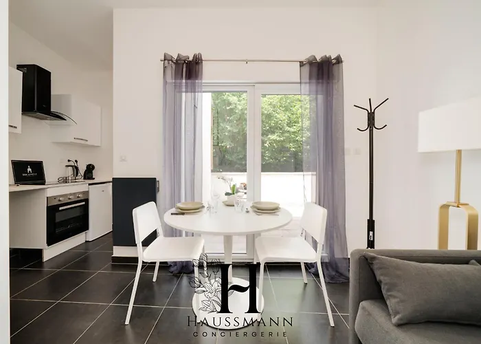 Calme Avec Terrasse Апартаменты *